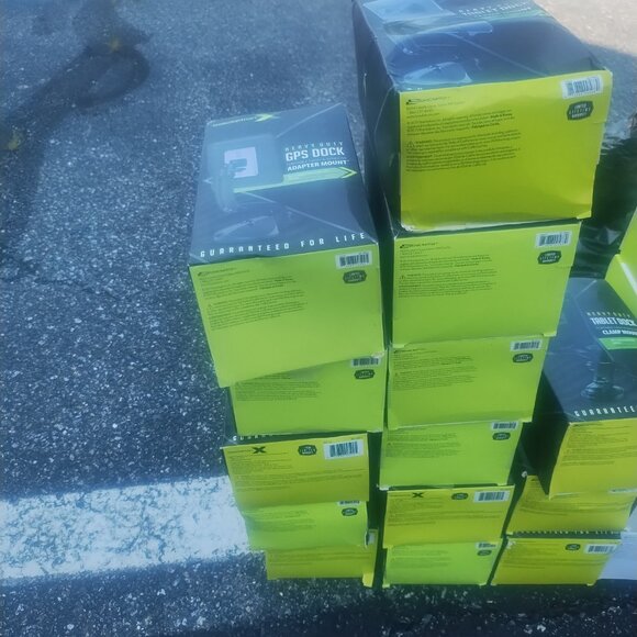 Cellphone mounts and cup holders lot of 50 - Picture 9 of 12